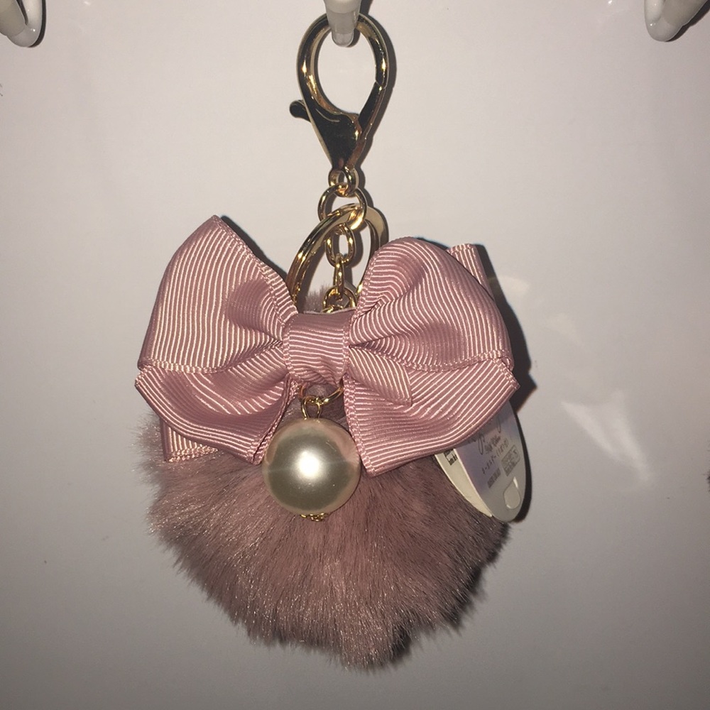 Key Ring / Round Keychain with Ribbon - Picture 2 of 4